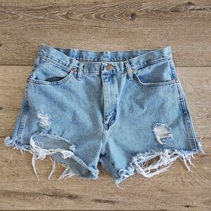 Wrangler distressed high rise jean shorts w34